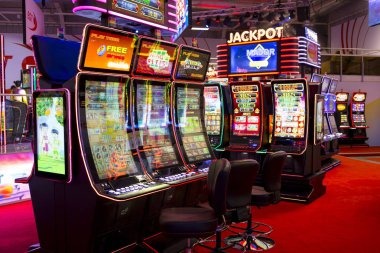 qq77 European Roulette Pro লাইভ ডিলার ইন্টারফেস এবং হুইল ডিসপ্লে